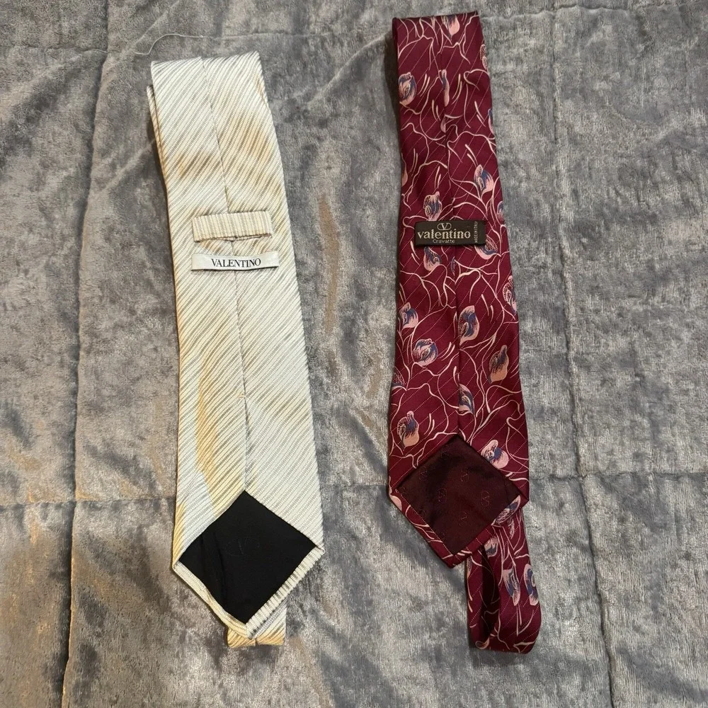 Lot Of 2 Valentino Cravatte Men's Silk Neck Ties Italy Ivory Striped Red Print‎